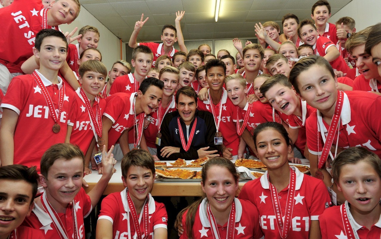 华体会hth关于塞尔维亚队观众热烈欢呼！，费德勒迎来十二赛季出色发挥引发球迷热议的信息